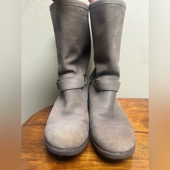 UGG Women's sz 9 Silva tan Boots - Picture 3 of 4